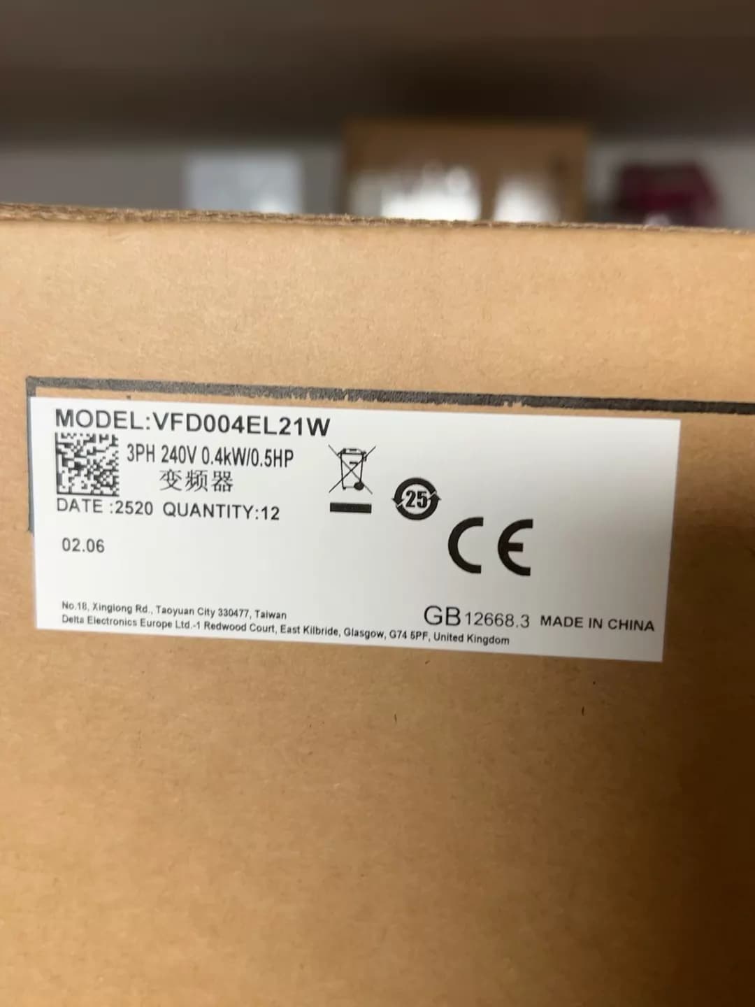 100% чисто нов оригинален и оригинален Delta VFD004EL21W Честотни преобразуватели Drive Servo Motor