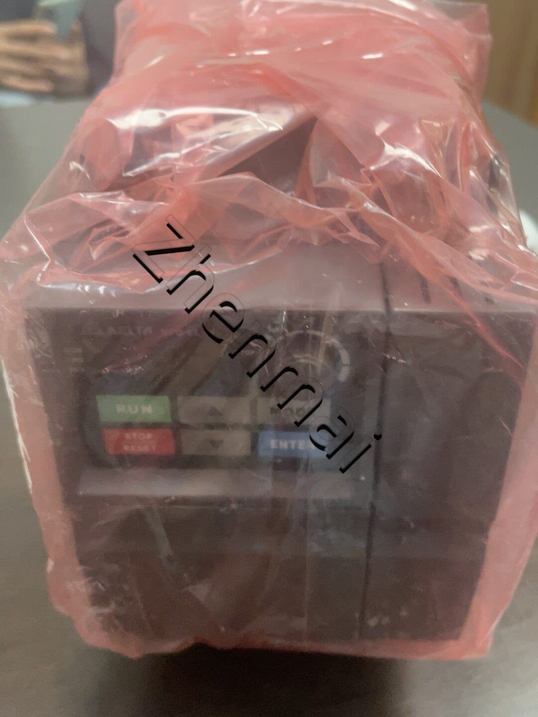 100% чисто нов оригинален и оригинален Delta VFD015EL21W Честотни преобразуватели Drive Servo Motor