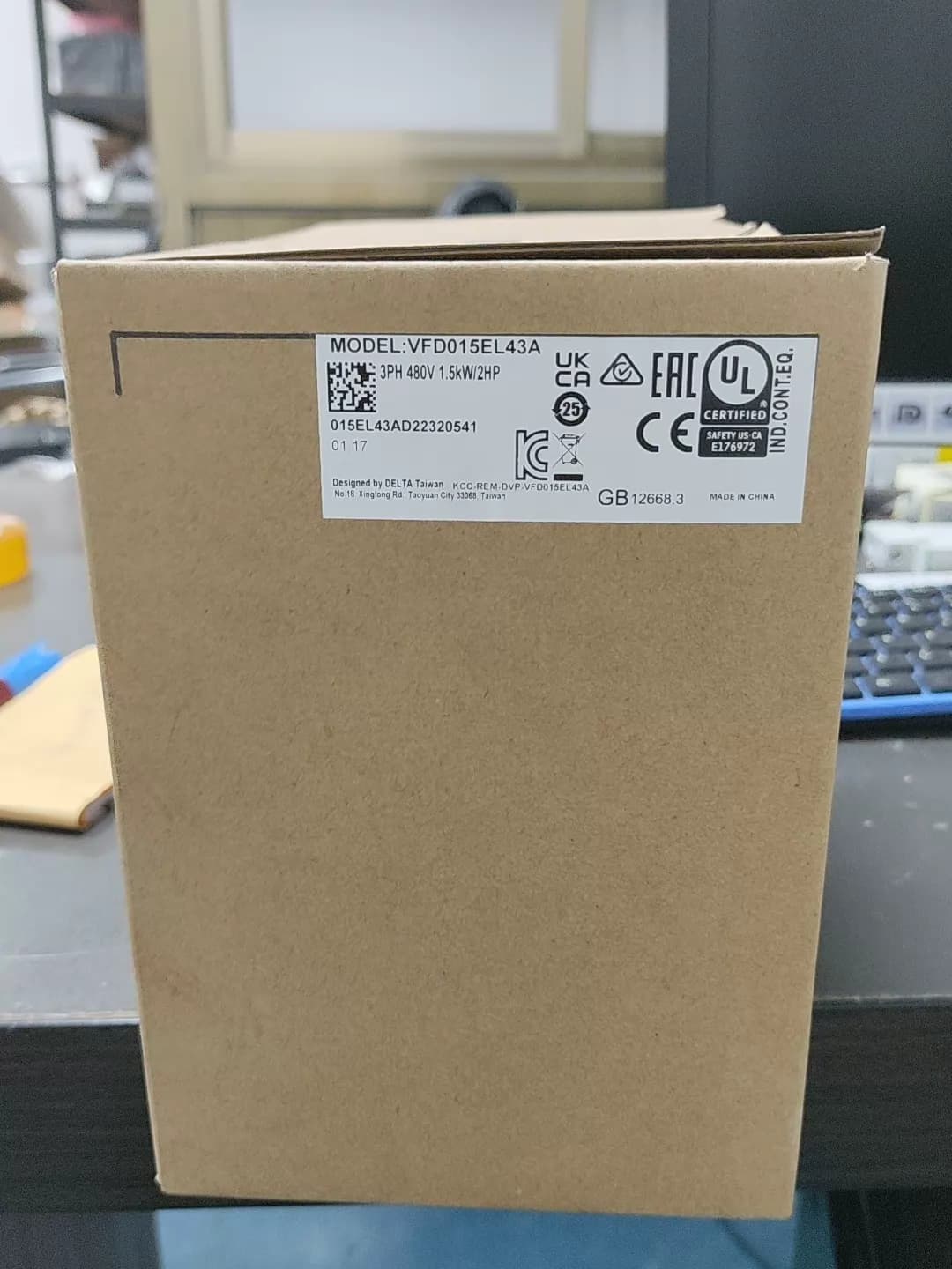 100% чисто нов оригинален и оригинален Delta VFD015EL43A Честотни преобразуватели Drive Servo Motor