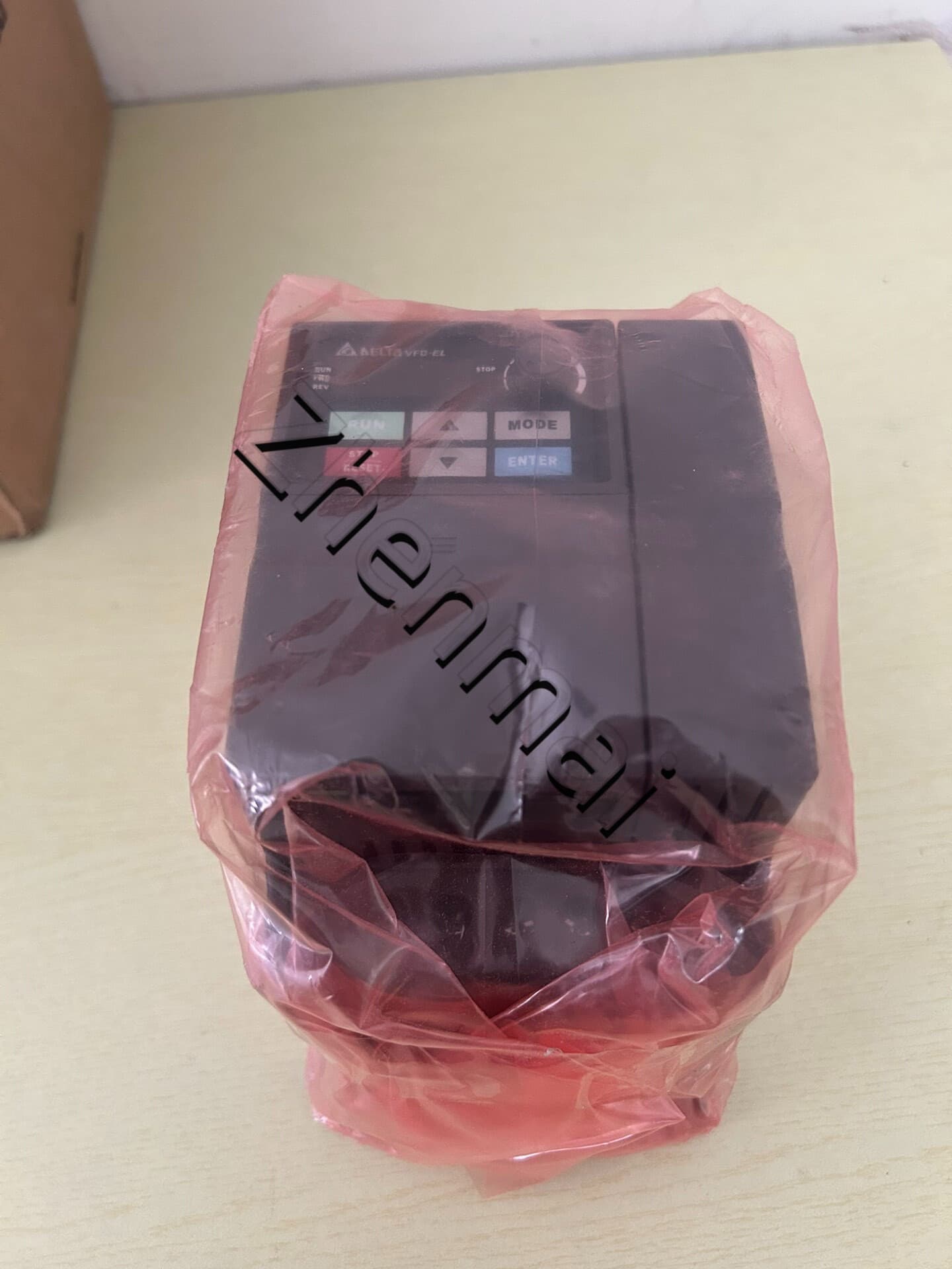 100% чисто нов оригинален и оригинален Delta VFD022EL43A Честотни преобразуватели Drive Servo Motor