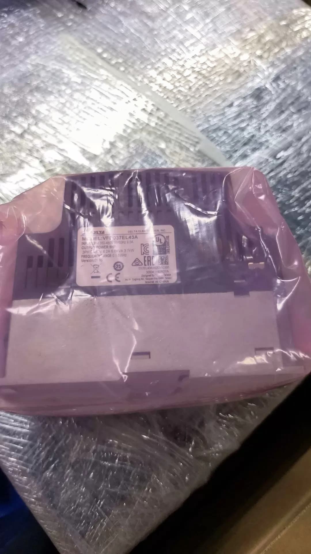 100% чисто нов оригинален и оригинален Delta VFD037EL43A Честотни преобразуватели Drive Servo Motor