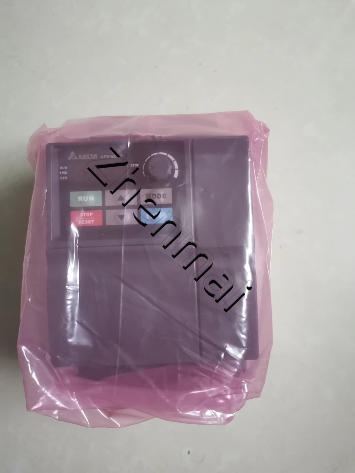 100% чисто нов оригинален и оригинален Delta VFD040EL43W Честотни преобразуватели Drive Servo Motor