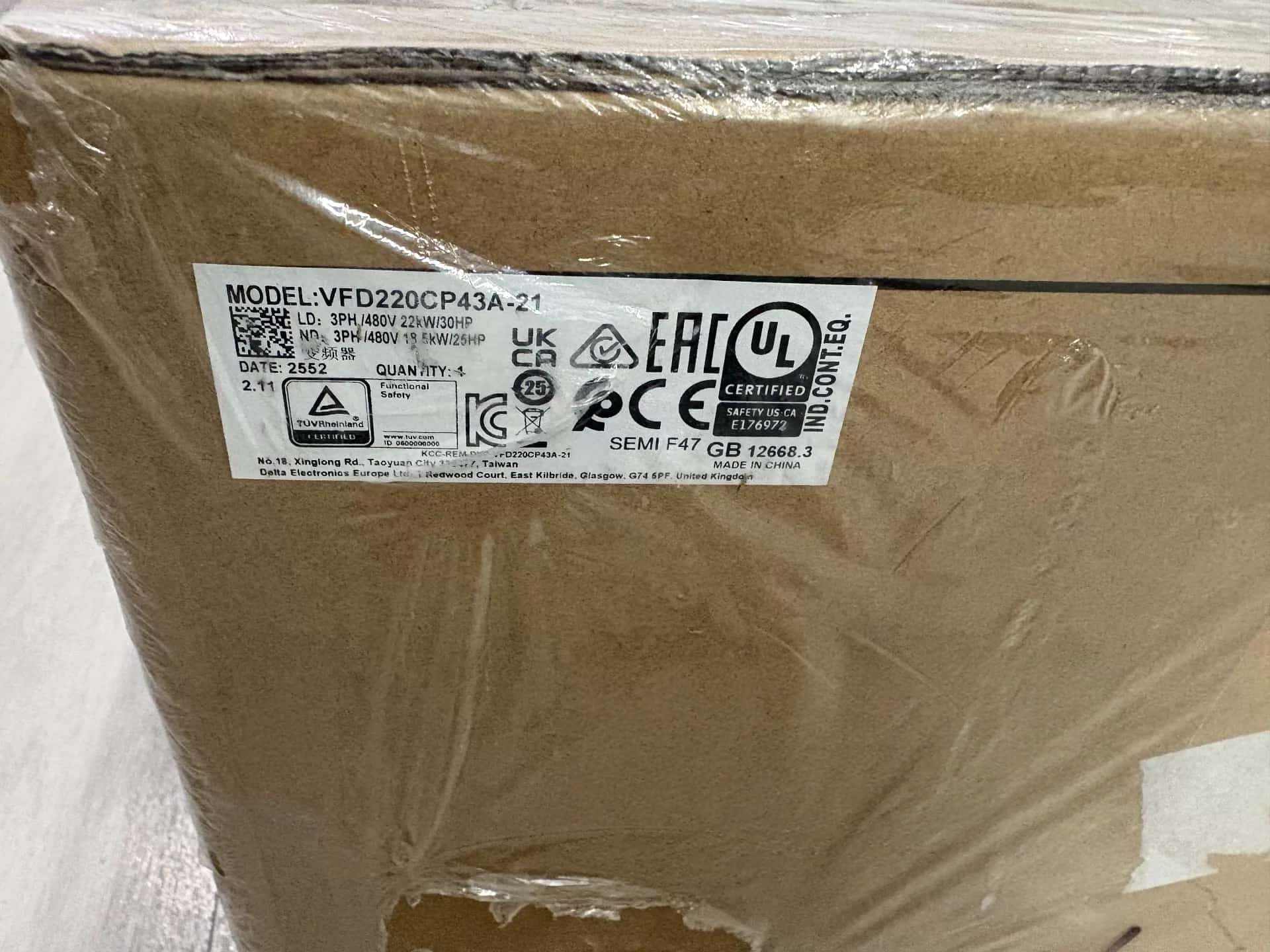 100% чисто нов, оригинален и оригинален Delta VFD220CP43A-21 380V22KW Честотни преобразуватели Drive Servo Motor