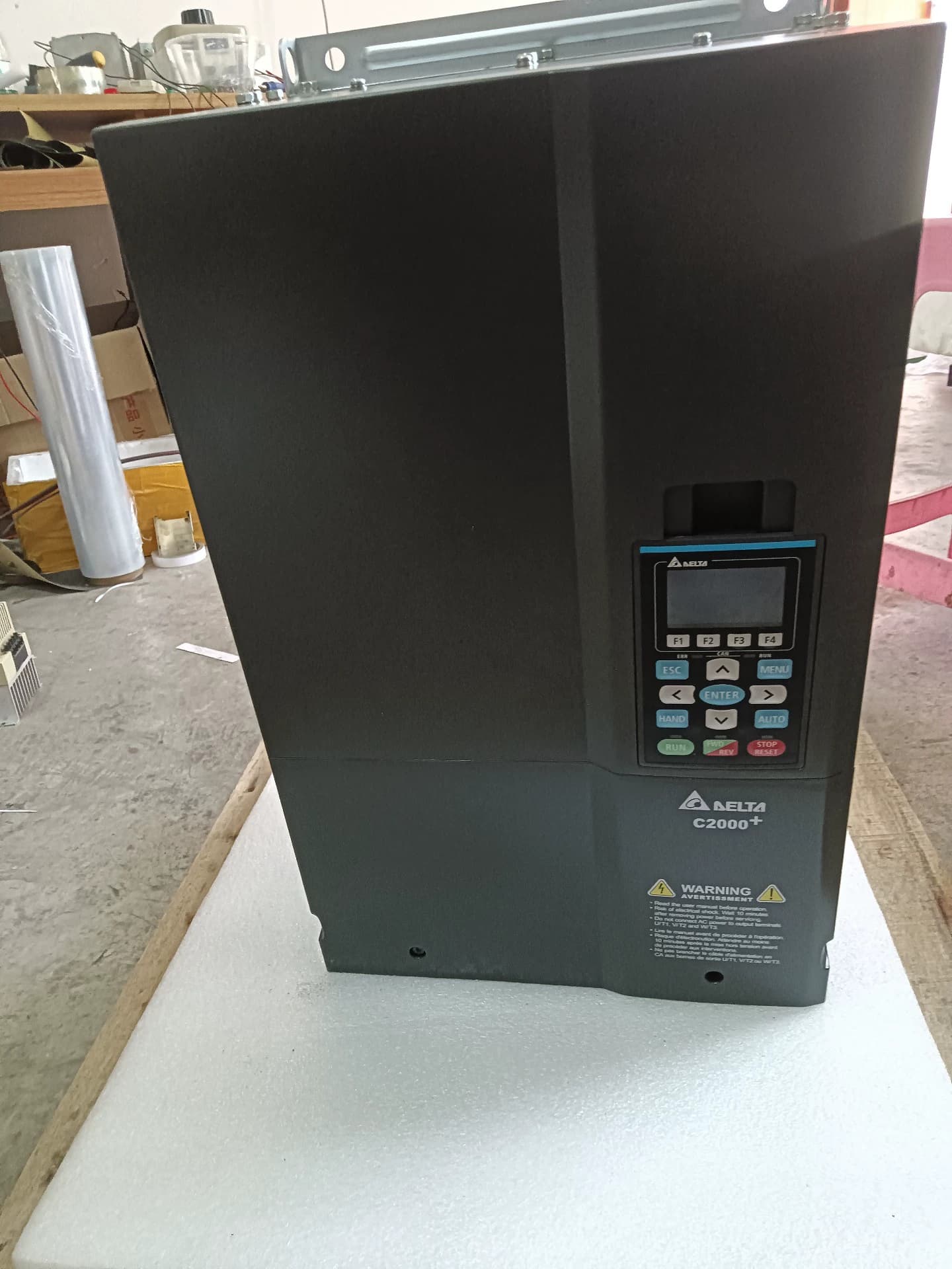 100% чисто нов оригинален и оригинален Delta VFD450C43S-00 Честотни преобразуватели Задвижващ серво мотор