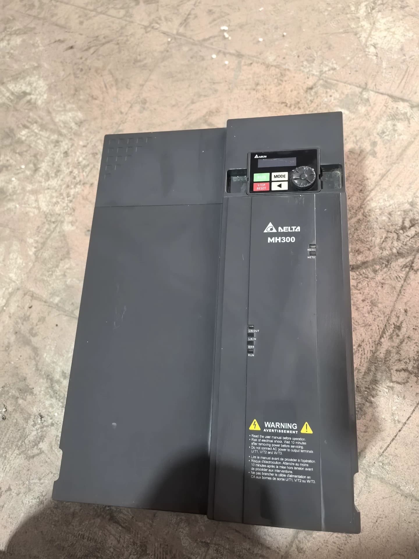 100% чисто нов оригинален и оригинален Delta VFD60AMH43ANSAA(30KW) Честотни преобразуватели Задвижващ серво мотор