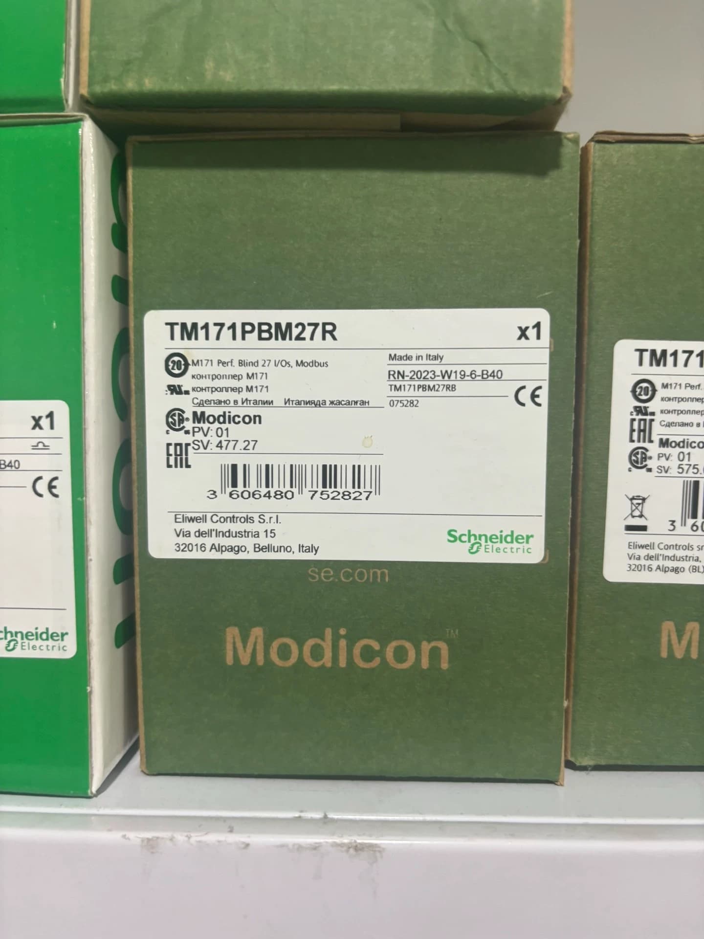 100% чисто нов, оригинален и оригинален Schneider TM171PBM27R Честотни преобразуватели, прекъсвачи, контактори, защитни устройства