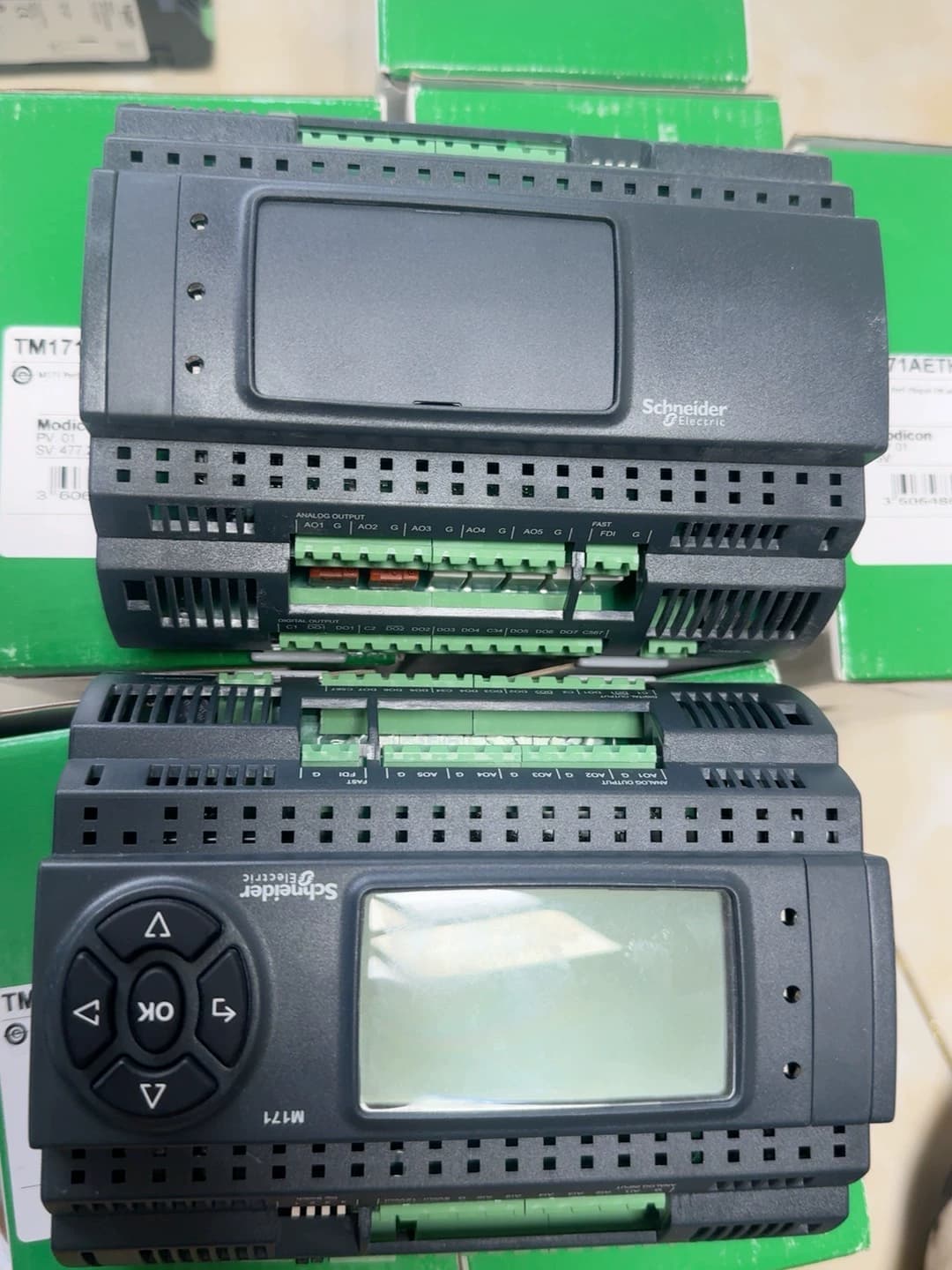 100% чисто нов, оригинален и оригинален Schneider TM171PDM27R Честотни преобразуватели, прекъсвачи, контактори, защитни устройства
