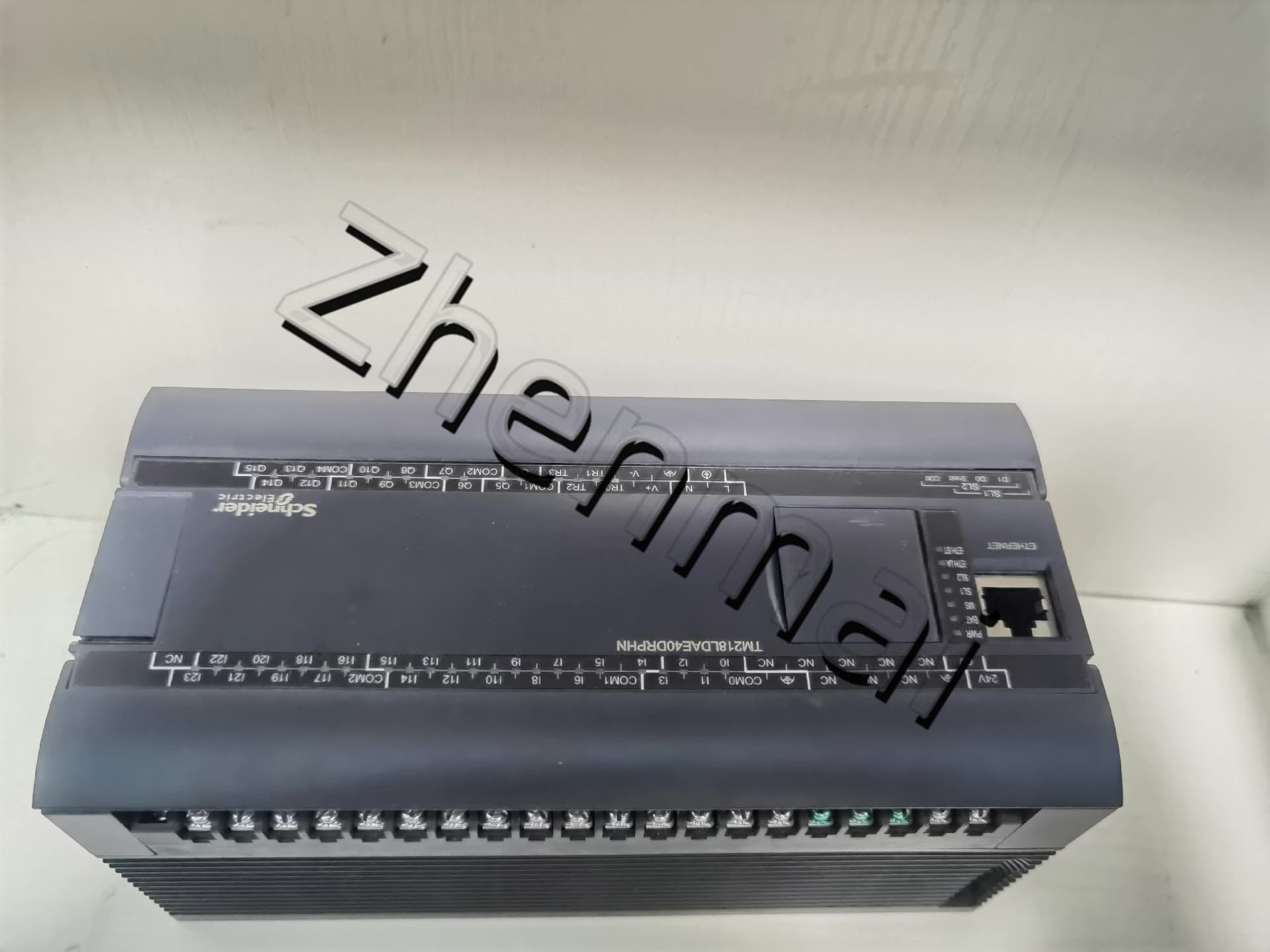 100% чисто нов, оригинален и оригинален Schneider TM218LDAE40DRPHN Честотни преобразуватели, прекъсвачи, контактори, защитни устройства