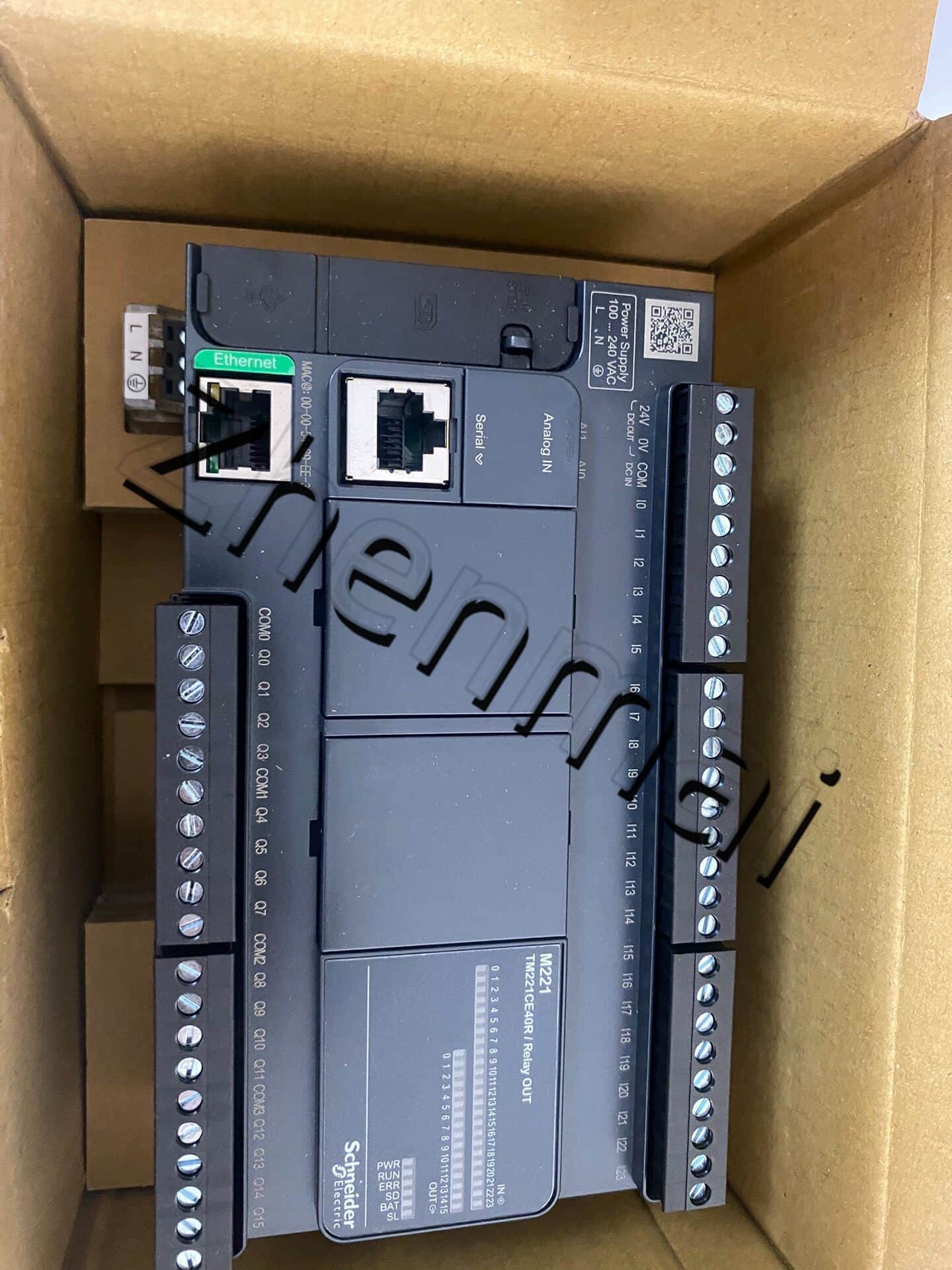 100% чисто нов, оригинален и оригинален Schneider TM221CE40T Честотни преобразуватели, прекъсвачи, контактори, защитни устройства