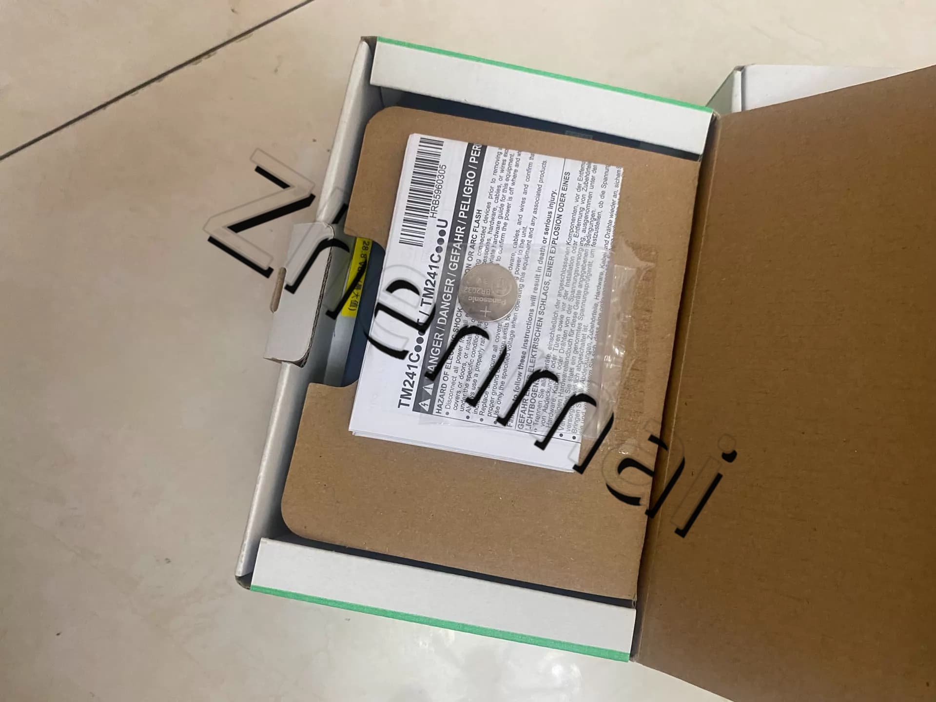 100% чисто нов, оригинален и оригинален Schneider TM241C24R Честотни преобразуватели, прекъсвачи, контактори, защитни устройства