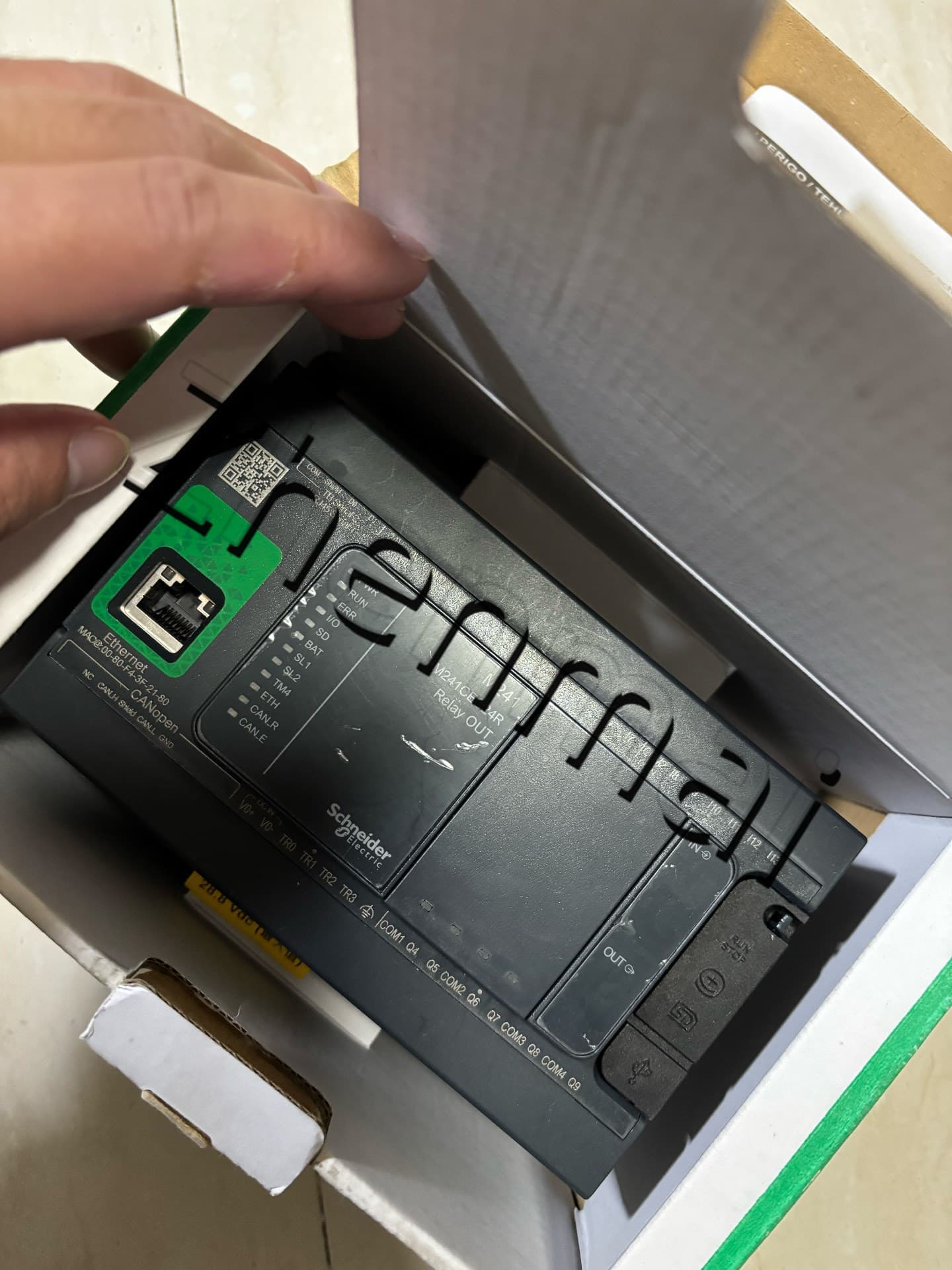 100% чисто нов, оригинален и оригинален Schneider TM241CEC24T Честотни преобразуватели, прекъсвачи, контактори, защитни устройства