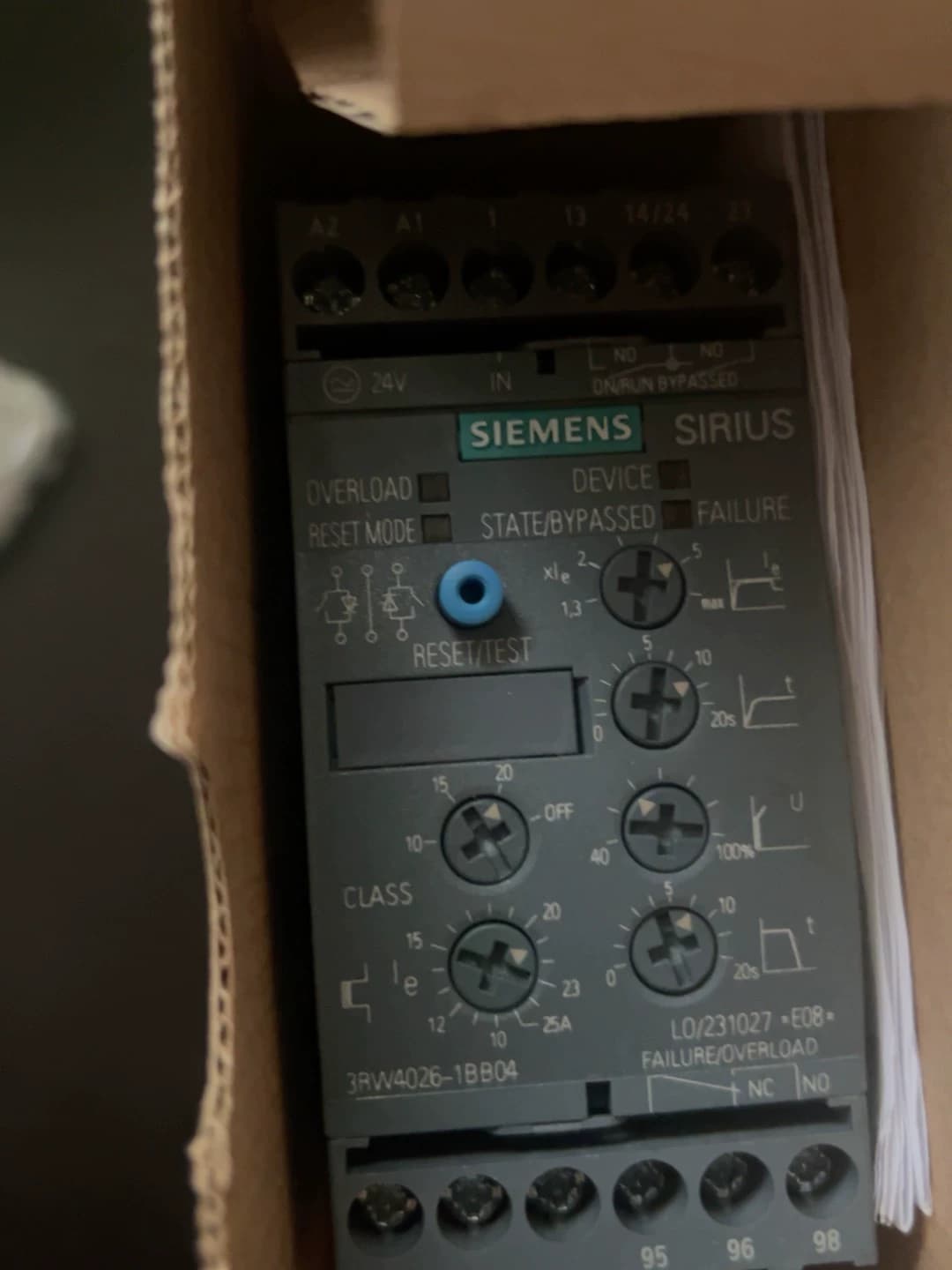 Чисто нов, оригинален, директен фабрично устройство за меко пускане Siemens 3RW4026-1BB04 SIRIUS SOFT STARTER
