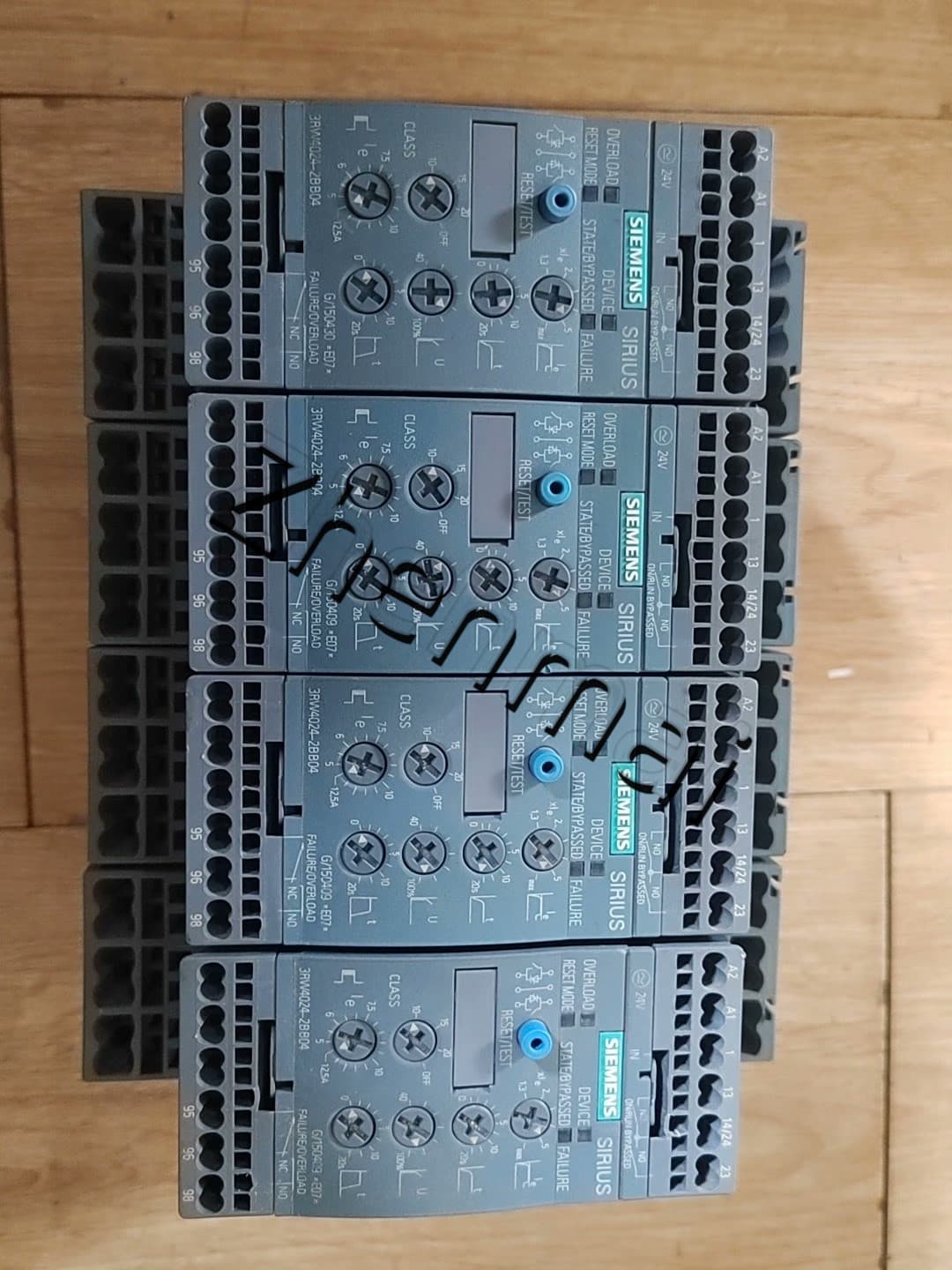 Чисто нов, оригинален, директно фабрично устройство за меко пускане Siemens 3RW4026-1BB15 SIRIUS SOFT STARTER