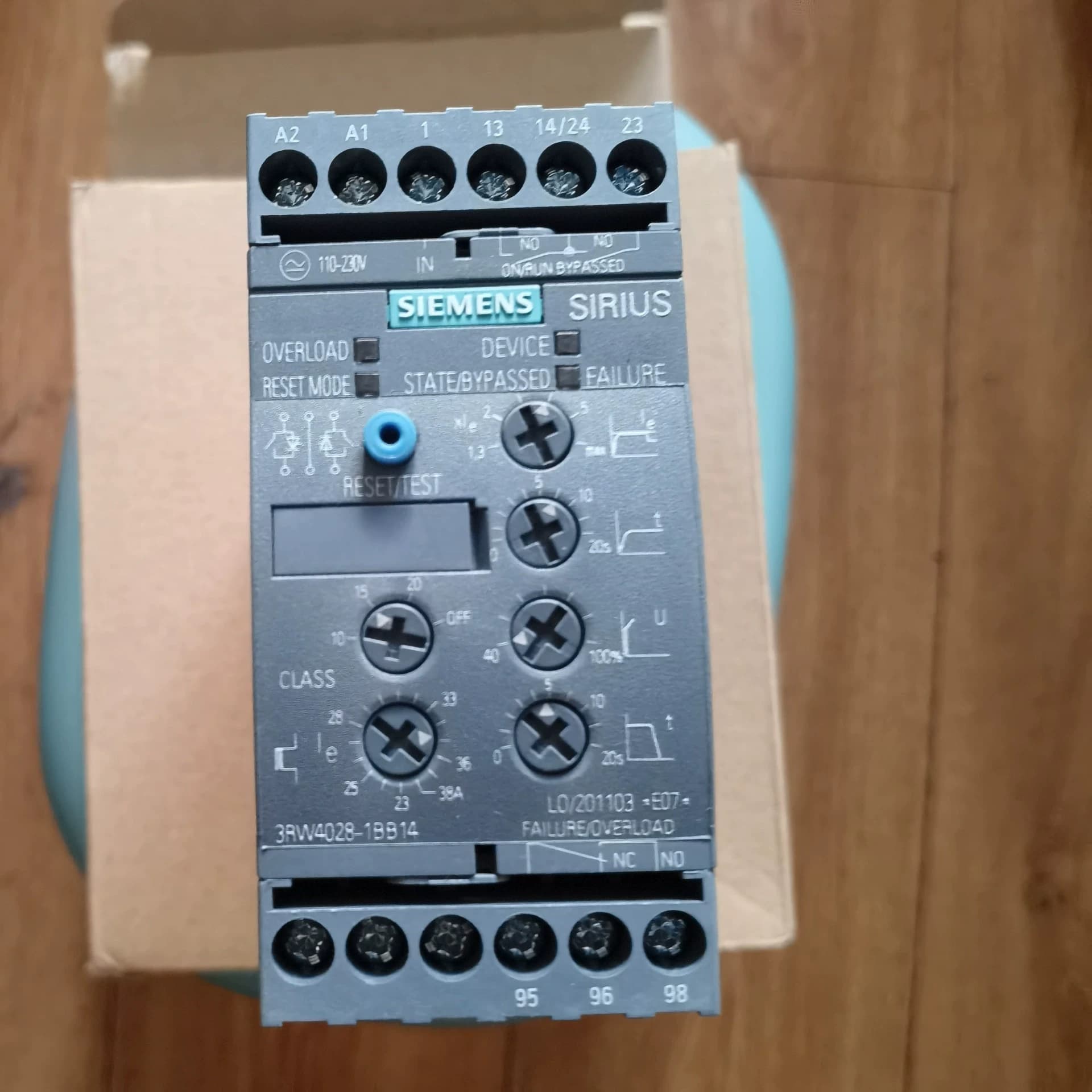Чисто нов, оригинален, директно фабрично устройство за меко пускане Siemens 3RW4028-1BB14 SIRIUS SOFT STARTER