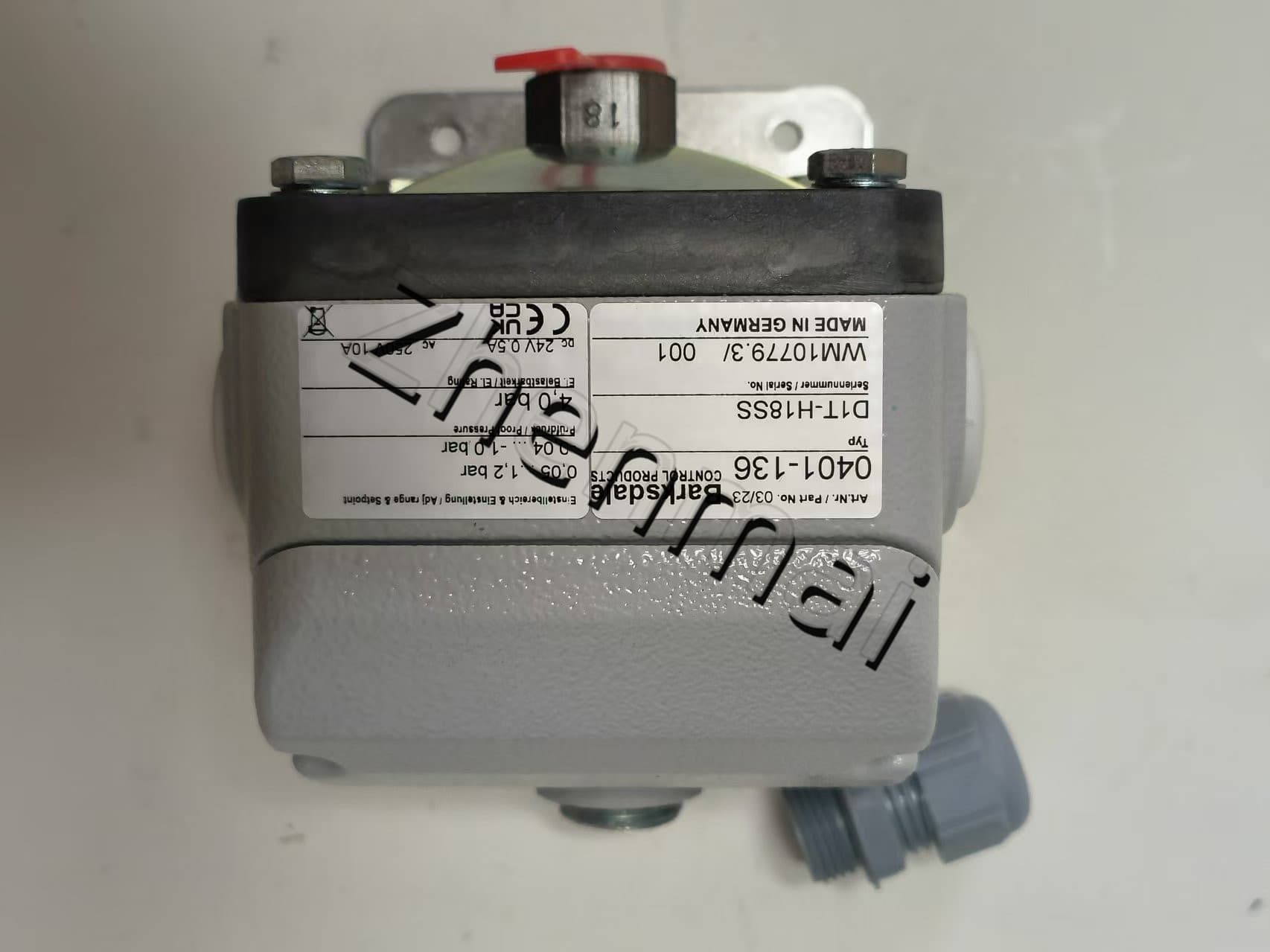 Чисто нов оригинален Barksdale 0401-136 D1T-H18SS Сензор за налягане Превключвател за ниво Превключвател на потока Превключвател за налягане Бърза доставка