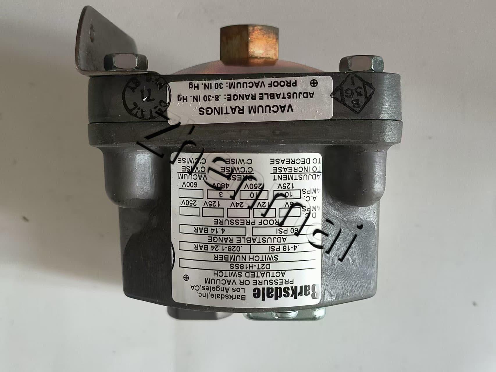 Чисто нов оригинален Barksdale 0401-373 D2T-H18SS Сензор за налягане Превключвател за ниво Превключвател на потока Превключвател за налягане Бърза доставка
