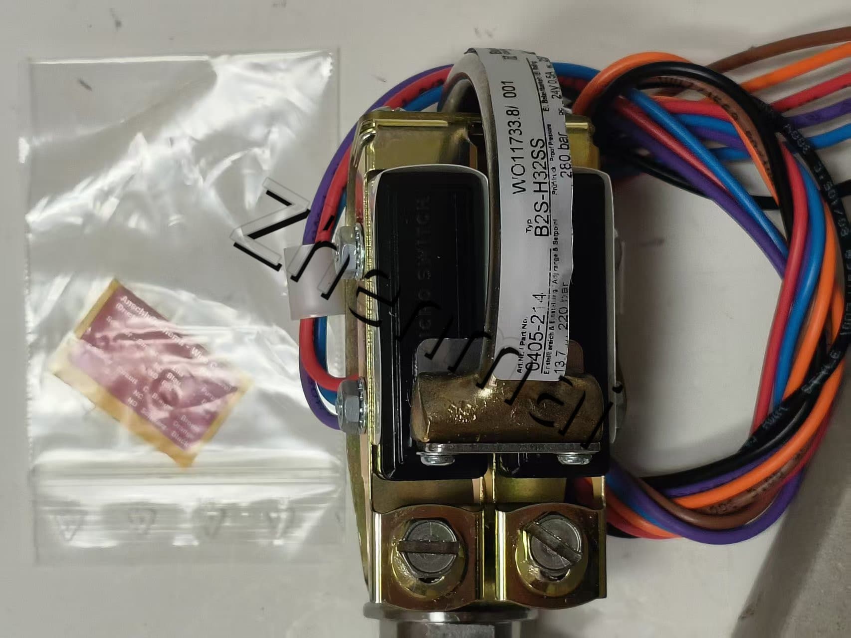 Чисто нов оригинален Barksdale 0405-214 B2S-H32SS Сензор за налягане Превключвател за ниво Превключвател на потока Превключвател за налягане Бърза доставка