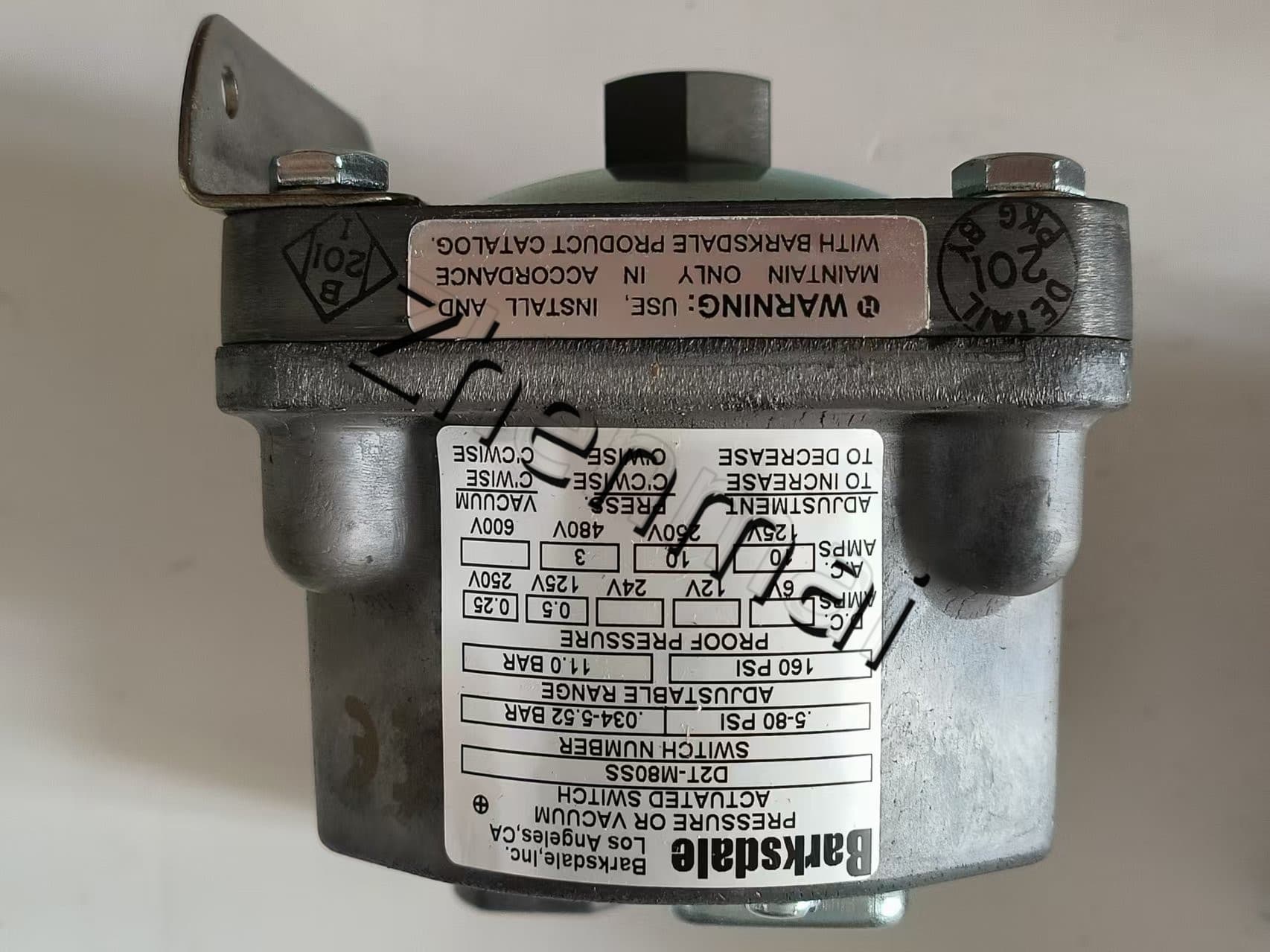 Чисто нов оригинален Barksdale D2T-M80SS Сензор за налягане Превключвател за ниво Превключвател на потока Превключвател за налягане Бърза доставка