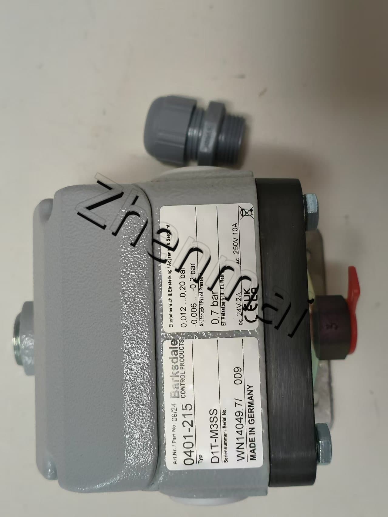 Чисто нов оригинален Barksdale DD1T-M3SS 0401-215 Сензор за налягане Превключвател за ниво Превключвател на потока Превключвател за налягане Бърза доставка