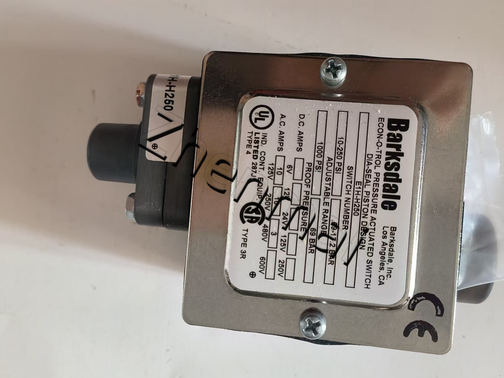 Чисто нов оригинален Barksdale E1H-H250 Сензор за налягане Превключвател за ниво Превключвател на потока Превключвател за налягане Бърза доставка