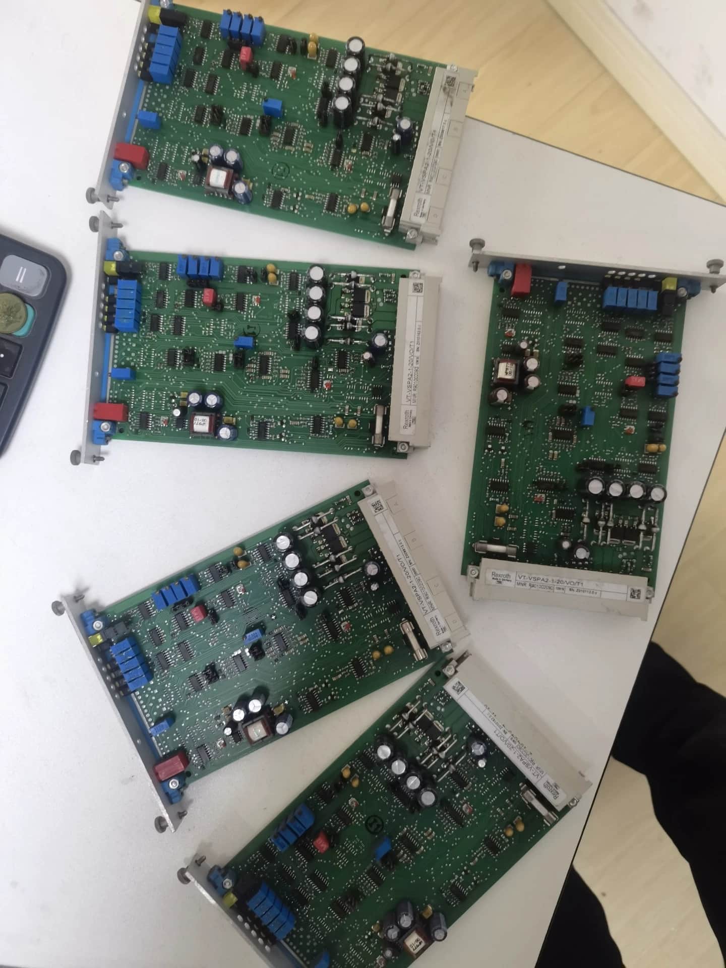 Чисто нов оригинален серво задвижващ усилвател Bosch Rexroth, усилвателна платка VT-VSPA2-1-20/VO/T1 серво мотор Бърза доставка