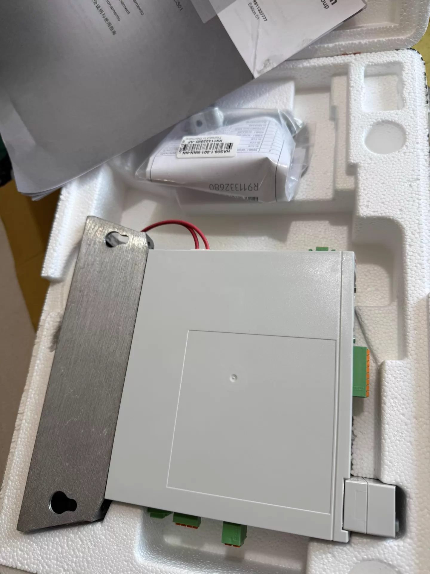 Чисто ново оригинално серво задвижване Bosch Rexroth HCS01.1E-W0009-A-02-B-ET-EC-PB-NN-NN-FW Серво мотор Бърза доставка