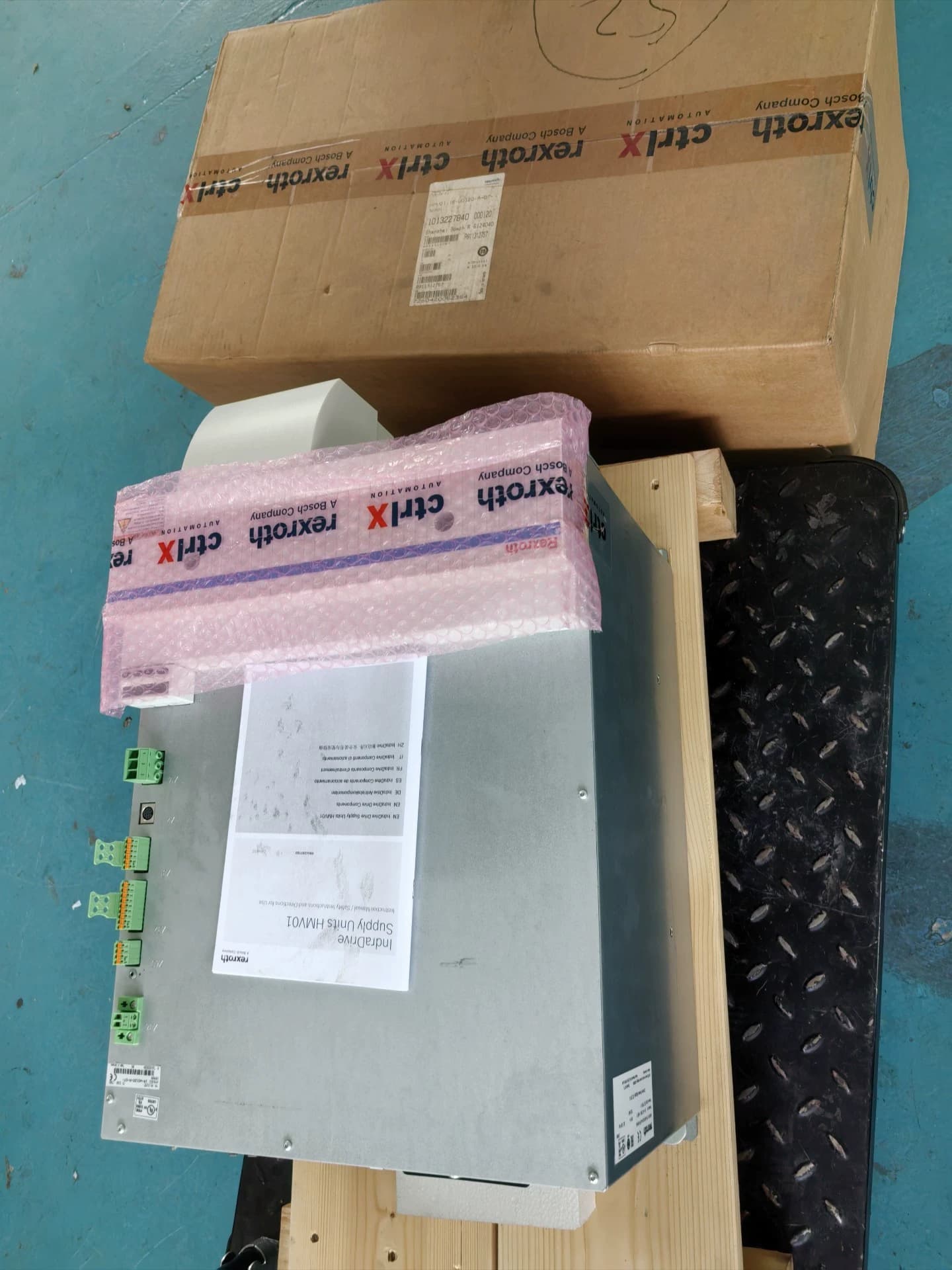 Чисто ново оригинално серво задвижване Bosch Rexroth HMV01.1R-W0120-A-07-NNNN Серво мотор Бърза доставка