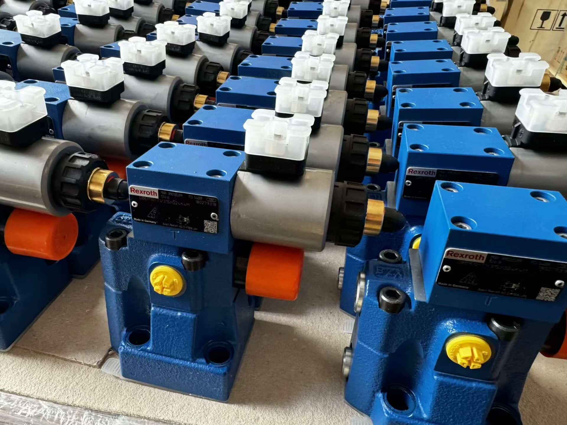 Чисто нов оригинален серво задвижване Bosch Rexroth Пропорционален клапан 4WREE6V16-3X/V/24F1 Серво мотор Бърза доставка