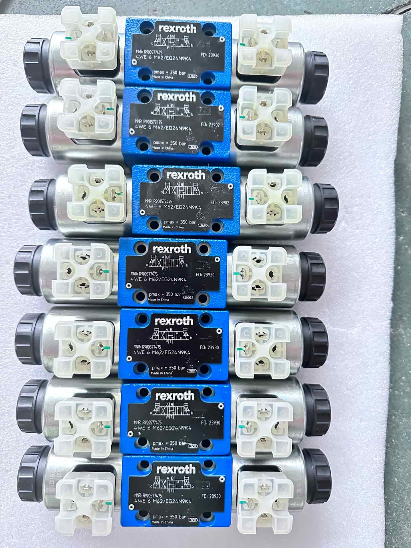 Чисто нов оригинален серво задвижване Bosch Rexroth Пропорционален клапан 4WRTE25W8-350L-4X6EG24EK31F1M Серво мотор Бърза доставка