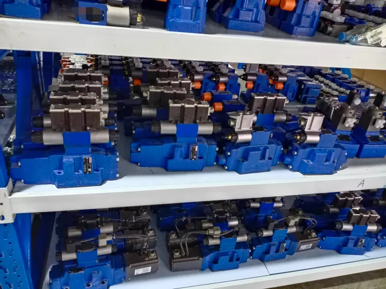 Чисто нов оригинален серво задвижване Bosch Rexroth Пропорционален клапан 4WRZ25W8-325-7X/6EG24N9K4/D3M Серво мотор Бърза доставка