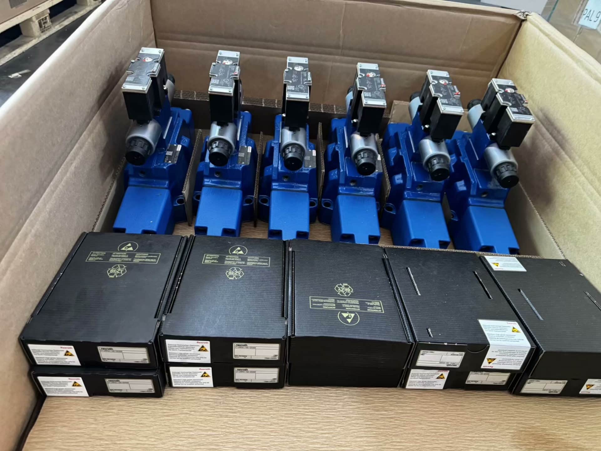 Чисто ново оригинално серво задвижване Bosch Rexroth Пропорционален клапан Z3DREE10VP2-1X/100XLG24K31A1M Серво мотор Бърза доставка