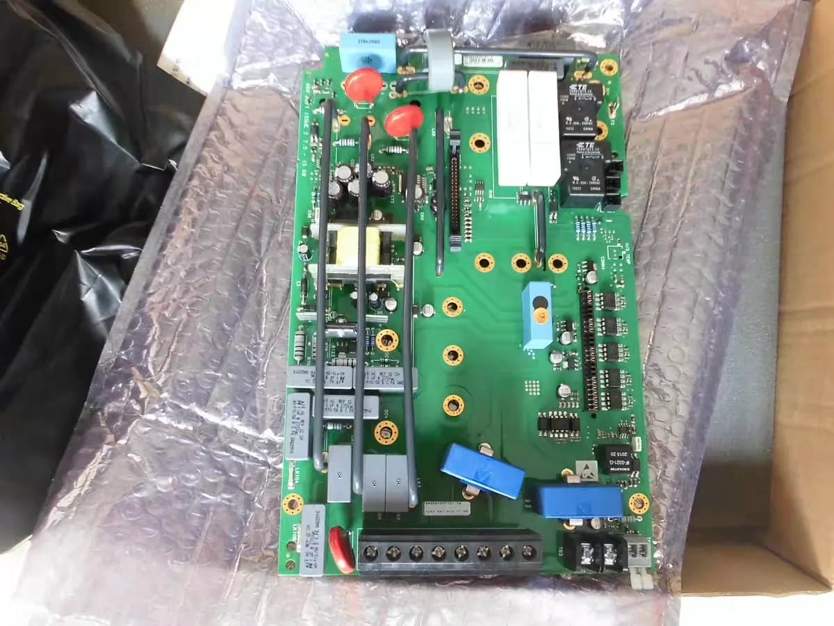 Чисто нови оригинални Parker AH469192U707 Серво задвижвания Честотни задвижвания Серво мотори Контролери Бърза доставка