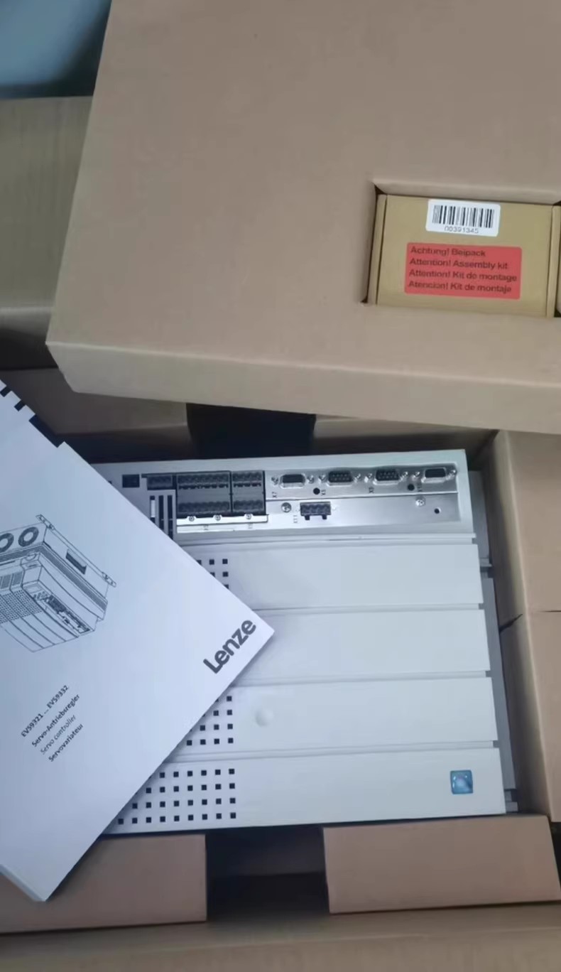 Оригинален нов Lenze E82EV113-4C040 Индустриален I/O модул FedEx DHL Бърза доставка