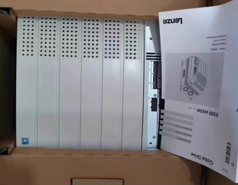 Оригинален нов Lenze E84AVSCE1124VB0 Индустриален I/O модул FedEx DHL Бърза доставка
