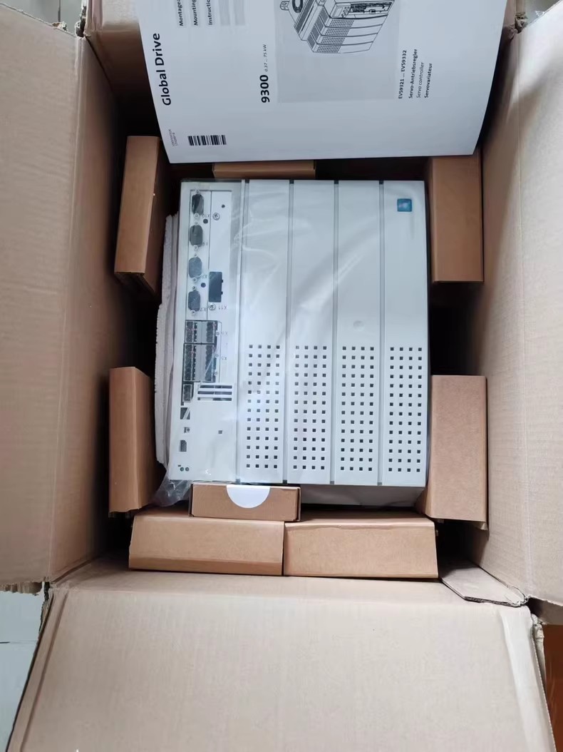 Оригинален нов Lenze E94AMSHE0094 Индустриален I/O модул FedEx DHL Бърза доставка