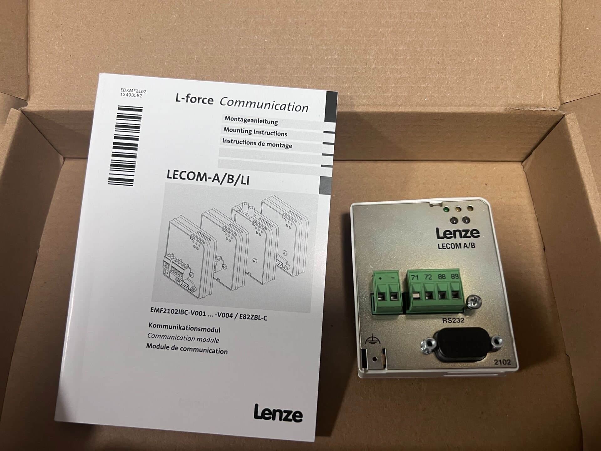 Оригинален нов Lenze EMF2102IBCV002 Индустриален I/O модул FedEx DHL Бърза доставка